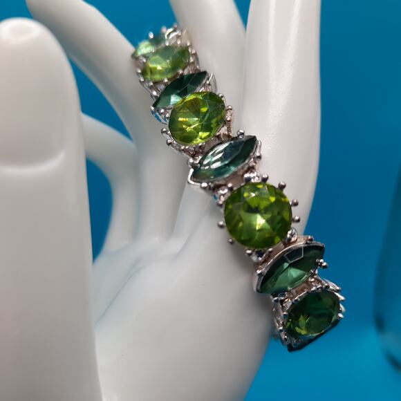 Macy's Green Rhinestone Stretch Bracelet, New With Tags, Old Stock - Picture 2 of 11